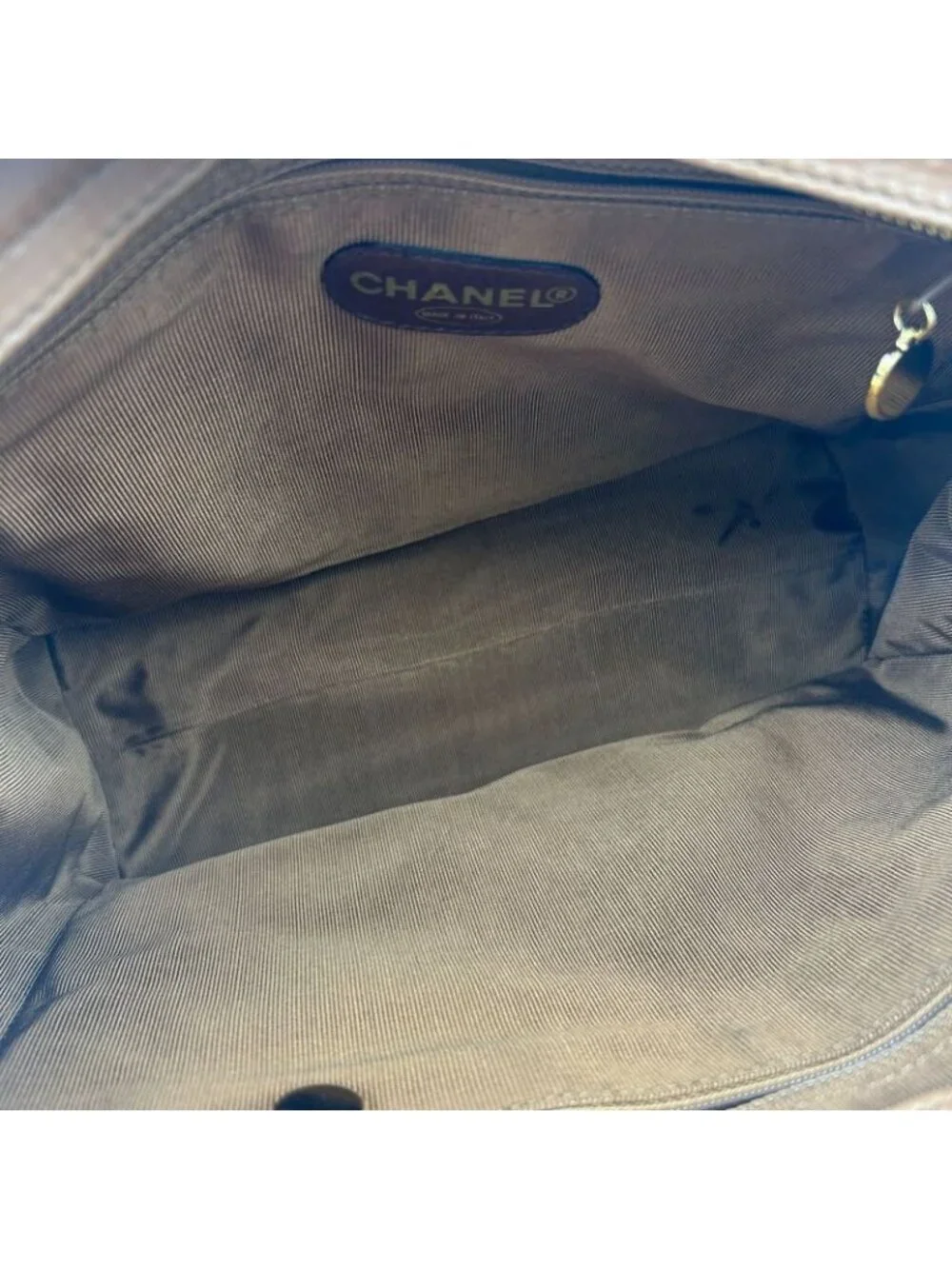 Chanel CC Logo Shoulder Bag - Picture 13 of 15